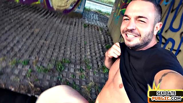 немка с формами устроила секс-пикник с кавалером прямо на природе