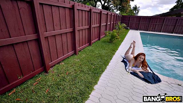 She Seduced the Gardener