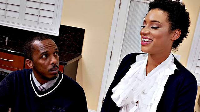 Шоколадная красотка устроила дикое шоу с инструктором по вождению