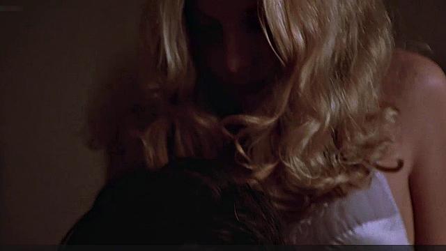 анджелина джоли проверяет, кто круче - девчонки или блокбастеры