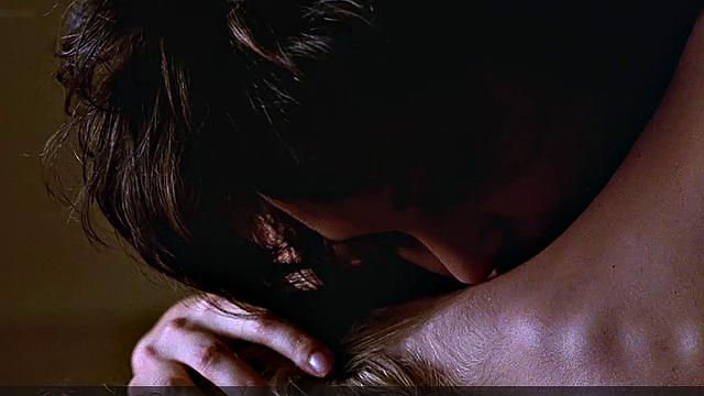 анджелина джоли проверяет, кто круче - девчонки или блокбастеры