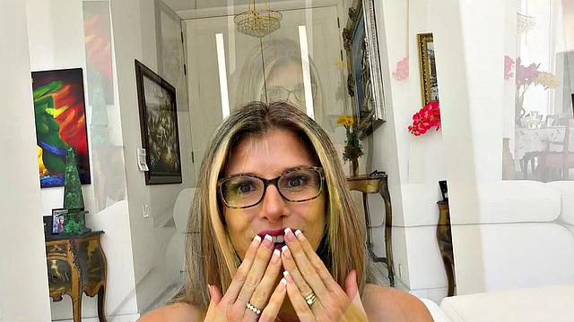 зрелая жена забивает на дела ради жаркой встречи