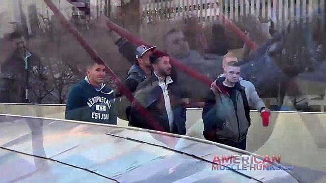 двое качков и jason sparks устраивают сочную тройку с глубоким минетом в чикаго