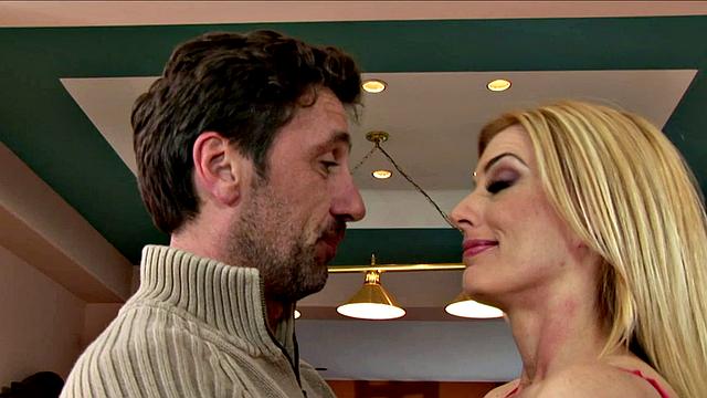 MILF Darryl Hanah Gets Cock in Ass