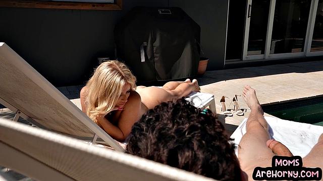 Cockhungry MILF pussyfucked by stud