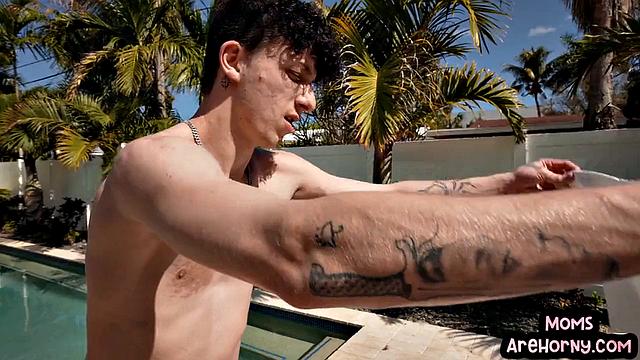 Cockhungry MILF pussyfucked by stud