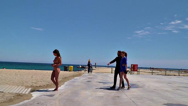 Public euro walks and crawls outdoors in front of strangers