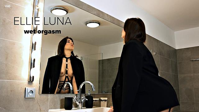Ellie Luna: Orgasm