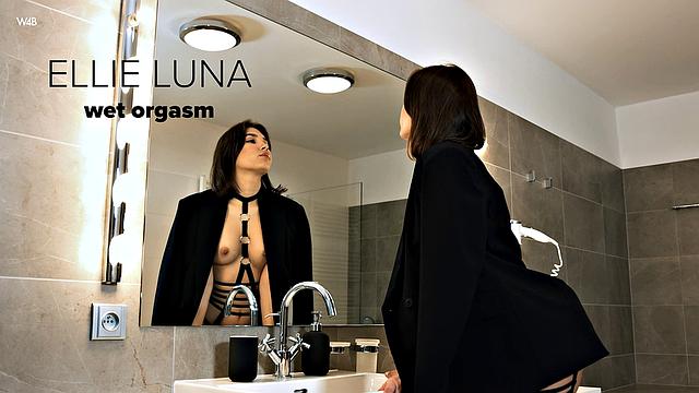 Ellie Luna: Orgasm