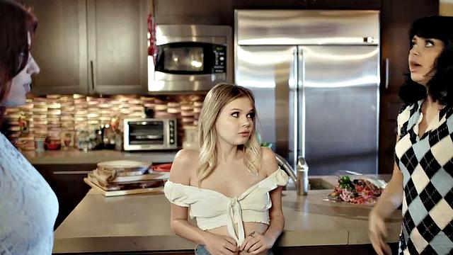 Dyke bae seduces lesbian BFF sluts in threesome sex