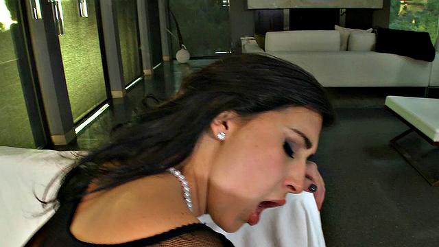 Curvy Latin babe gives in to temptation and gives a sloppy blowjob in doggystyle