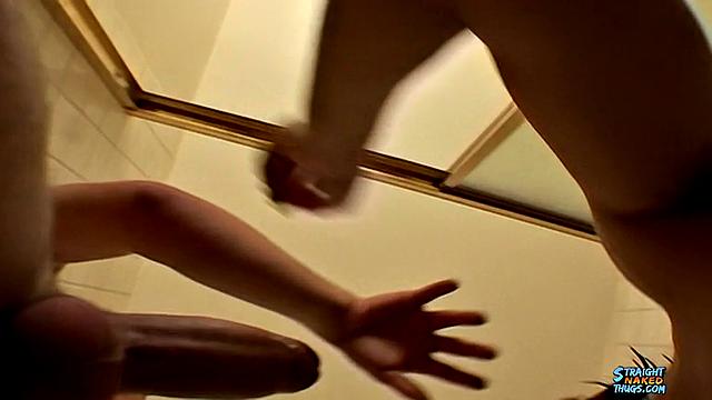 Стрейт-бой сосёт член - Блинкс и Уэсли
