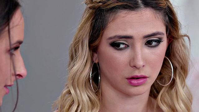 Религиозные девицы забили на молитвы и устроили анальный потоп