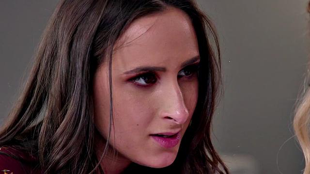 Religious lesbos squirt after seducing gf into analplay