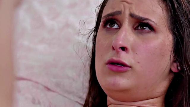 Religious lesbos squirt after seducing gf into analplay