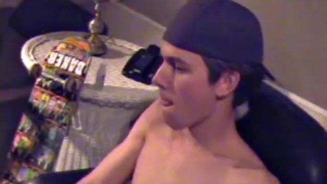 Джейден дрочит свой агрегат - шоу для любителей крупного