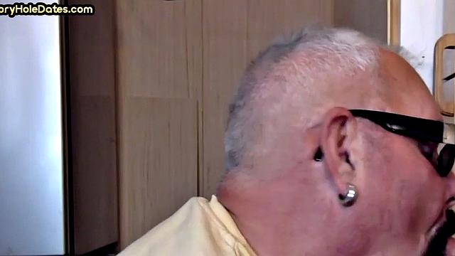 Gloryhole amateur deepthroating big cock