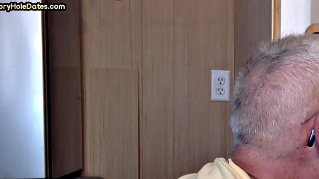 Gloryhole amateur deepthroating big cock