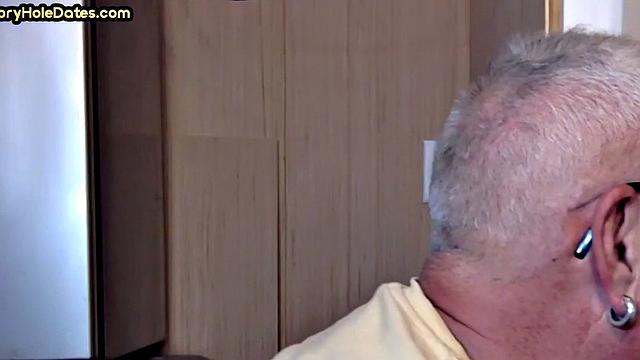 Gloryhole amateur deepthroating big cock