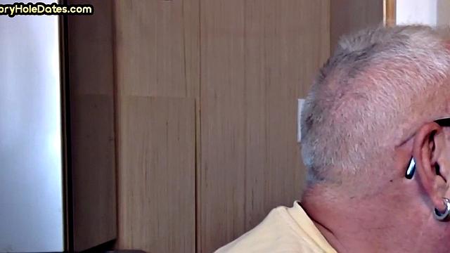 Gloryhole amateur deepthroating big cock