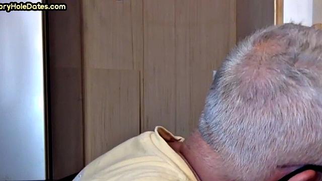 Gloryhole amateur deepthroating big cock