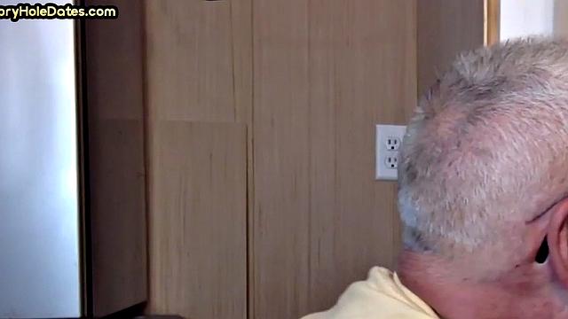 Gloryhole amateur deepthroating big cock