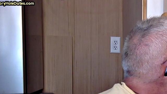 Gloryhole amateur deepthroating big cock