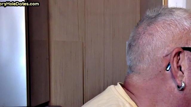 Gloryhole amateur deepthroating big cock