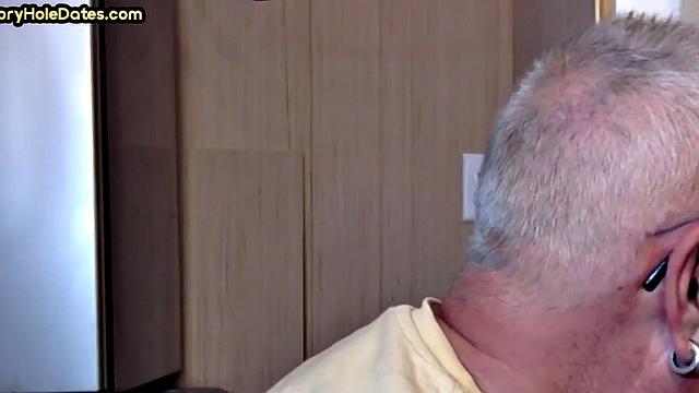 Gloryhole amateur deepthroating big cock