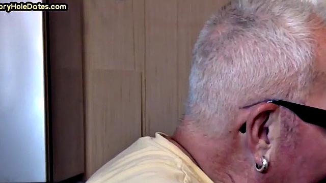 Gloryhole amateur deepthroating big cock