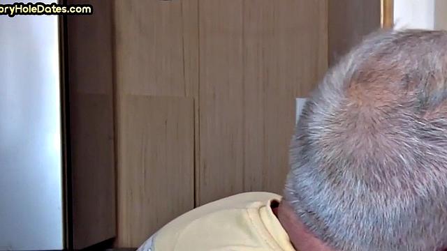 Gloryhole amateur deepthroating big cock