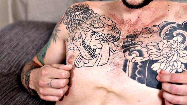 Amateur otter strokes his hairy dong in close-up action