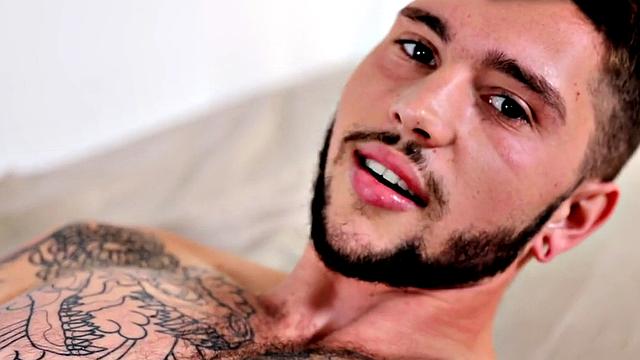 Amateur otter strokes his hairy dong in close-up action