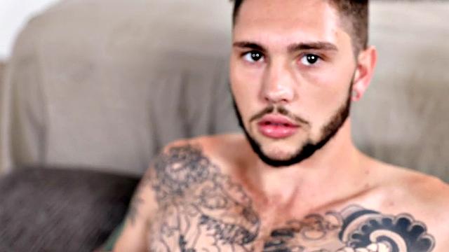 Amateur otter strokes his hairy dong in close-up action