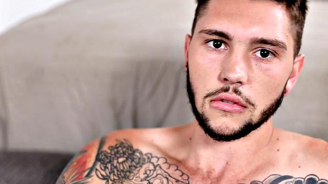 Amateur otter strokes his hairy dong in close-up action