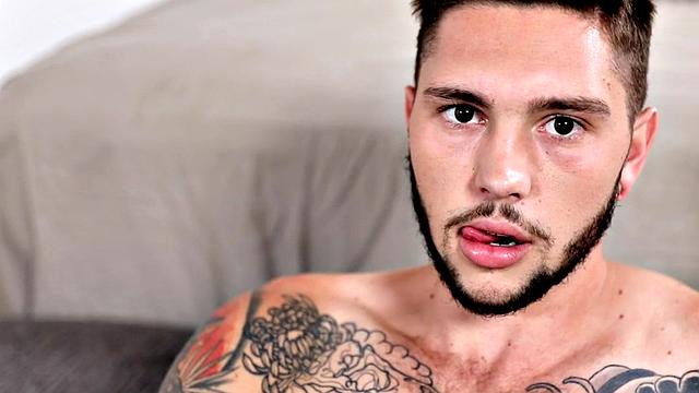 Amateur otter strokes his hairy dong in close-up action