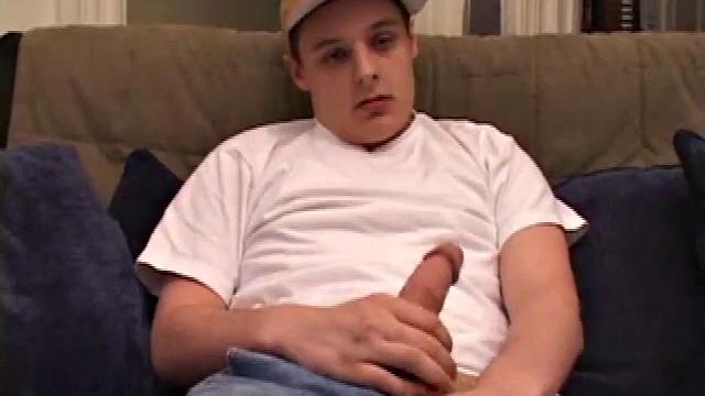 Right after another uneventful date, with the new girl he's seeing, Gunner takes things in his own hands. Gunner enjoys a little self time and then indulges his craving for someone else's touch.