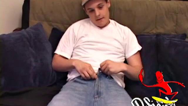 Right after another uneventful date, with the new girl he's seeing, Gunner takes things in his own hands. Gunner enjoys a little self time and then indulges his craving for someone else's touch.