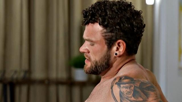 Muscled bottom jock pounded by BF before receiving facial