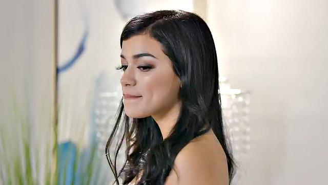 Busty WAM babe pussyfucked on massage by her client