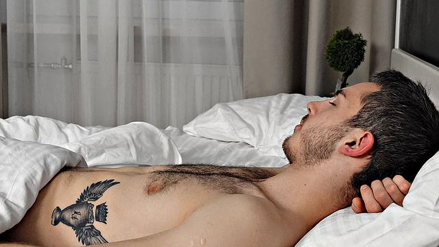 Hottie gets pussy washed