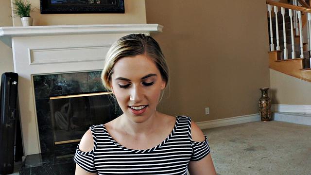 сводная сестра отсасывает брату и получает сперму в киску на диване