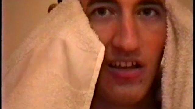 Данте явно знает, чем занять мужской рот в любительском гей ролике с минетом и рукой, юмор не подвёл - кто не понял, тот опоздал.