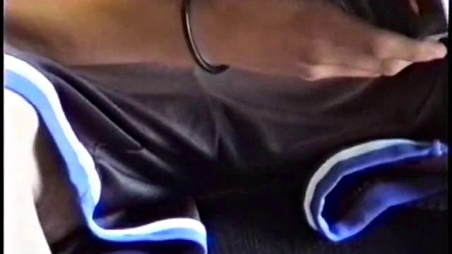 Данте явно знает, чем занять мужской рот в любительском гей ролике с минетом и рукой, юмор не подвёл - кто не понял, тот опоздал.