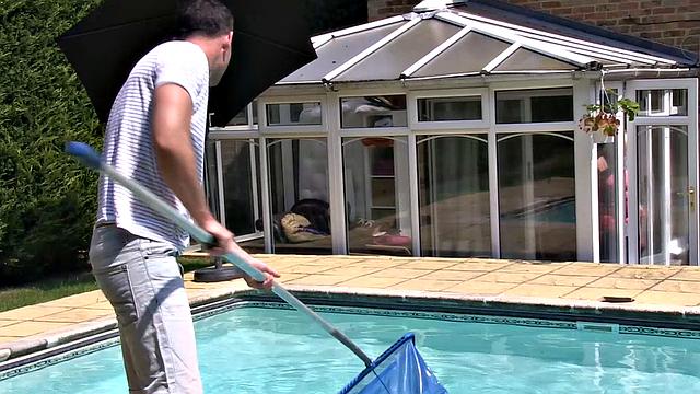 The Poolboy hard at work