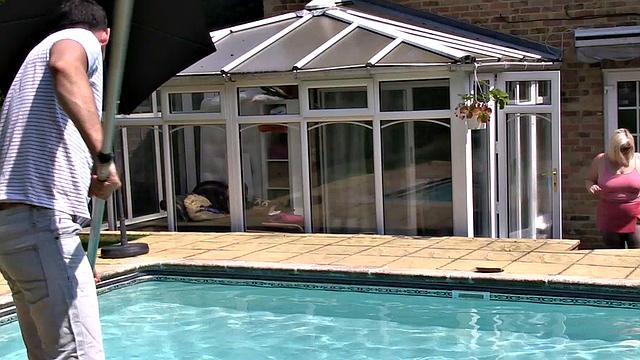 The Poolboy hard at work