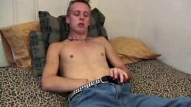 Roar Jacks Off With Dildo