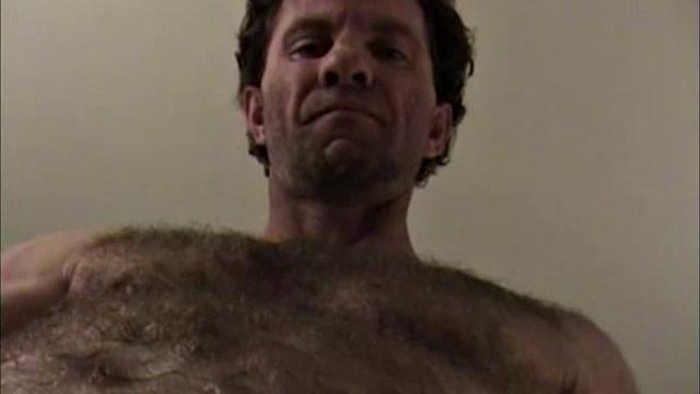 Рик решил, что рука - лучший друг зрелого мужика, а подруга не против посмеяться рядом