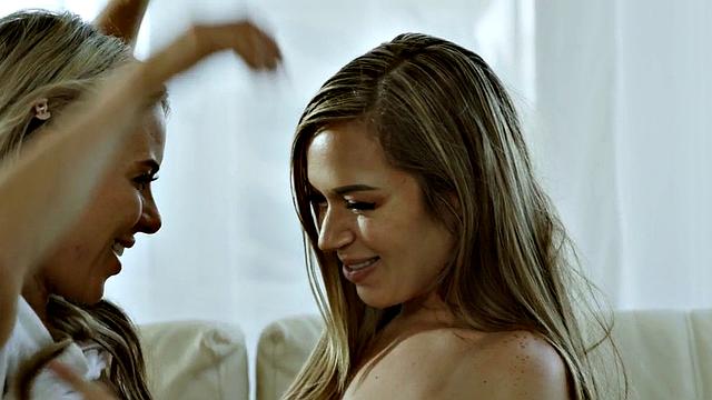 Petite dyke pussylicking MILF in 69 pose