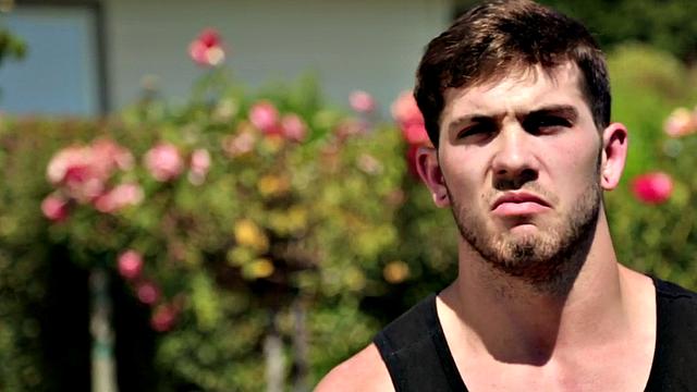 Sixpack stud shows ass and masturbates in locker room